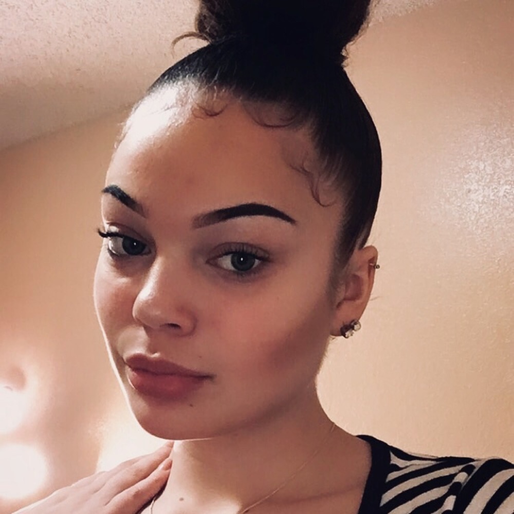 Meet your Posher, Cassandra